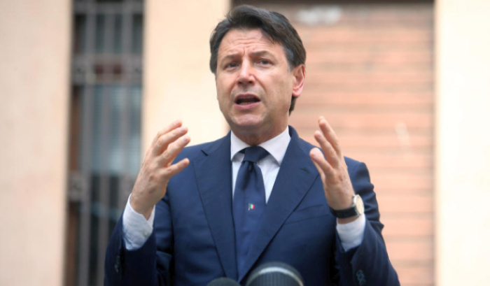 Der italienische Premierminister Giuseppe Conte antwortet auf Fragen von Journalisten. Foto: epa/Matteo Bazzi