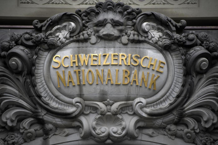 Die Fassade der Schweizerischen Nationalbank SNB auf dem Bundesplatz in Bern. Foto: epa/Anthony Anhang
