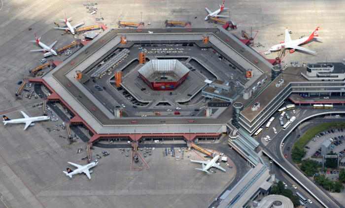 Alt aber bewährt: Der Berliner Flughafen Tegel. Foto: epa/Ralf Hirschberger