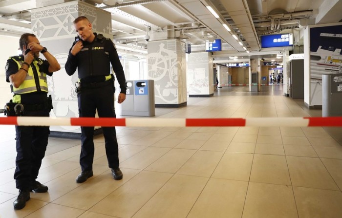 Spurensicherung am Amsterdamer Hauptbahnhof. Foto: epa/Remko De Waal