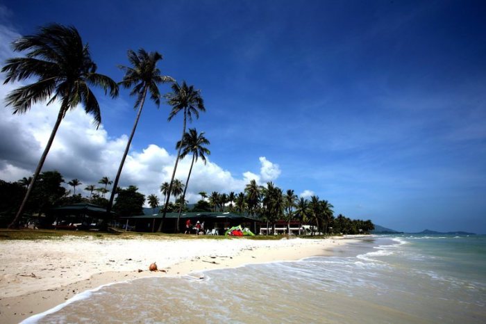 Koh Samui: Der Hua-Thanon-Strand auf der thailändischen Ferieninsel Koh Samui. Foto: Tolga Bozoglu/Epa/dpa