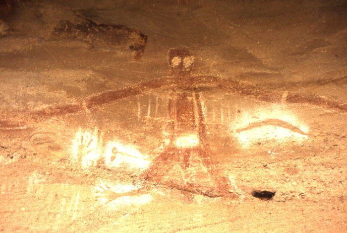 Baiame Cave, Milbrodale, New South Wales. Foto: Wikipedia
