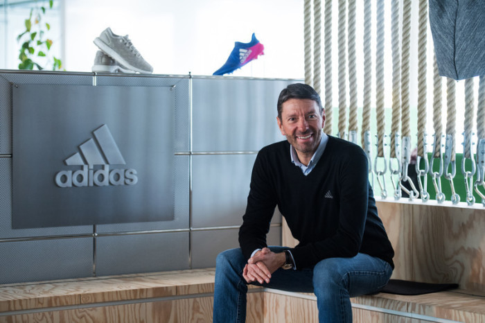 Der Vorstandsvorsitzende der Adidas AG, Kasper Rorsted, posiert für Fotos bei der Bilanzpressekonferenz des Unternehmens in Herzogenaurach. Foto: epa/Christian Bruna