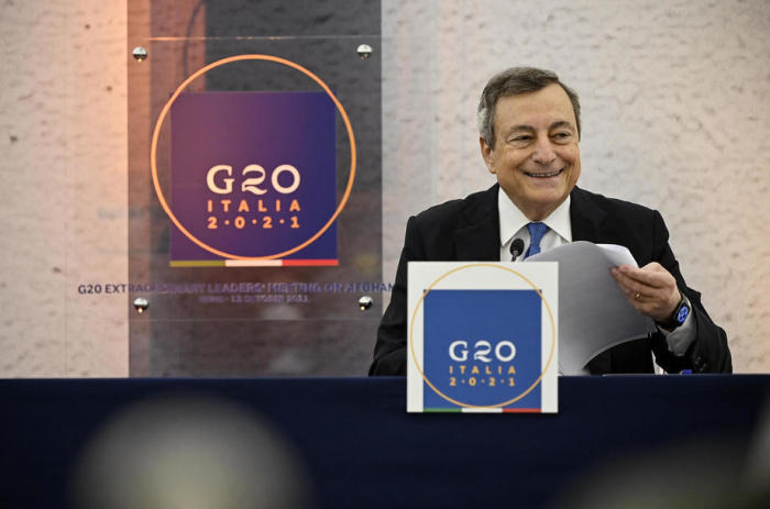 Der italienische Ministerpräsident Mario Draghi nimmt an einer Pressekonferenz nach dem außerordentlichen Treffen der G20-Staats- und Regierungschefs zu Afghanistan im Palazzo Chigi in Rom teil. Foto: epa/Riccardo Antimiani