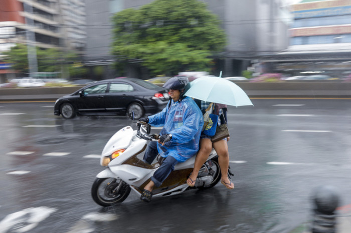Die starken Regenfälle werden auch in den nächsten Tagen anhalten. Foto: epa/Diego Azubel