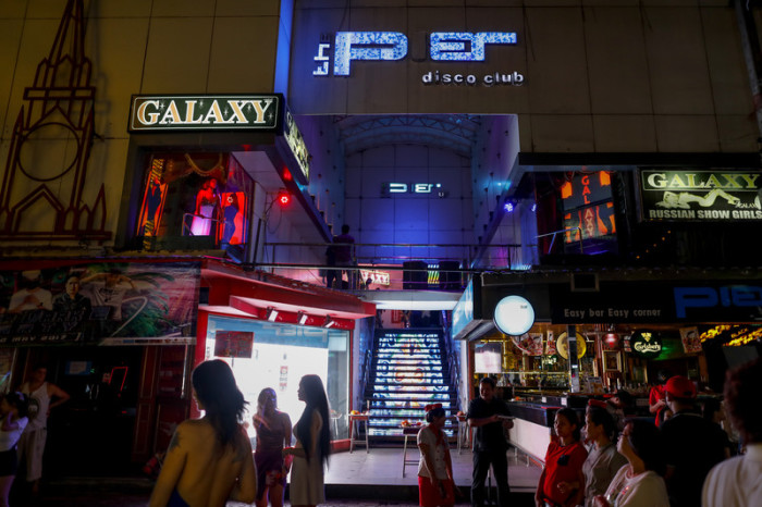 Pattayas Entertainmentindustrie droht mit dem Ausbleiben europäischer Urlauber eine lange Durststrecke. Inder und Chinesen scheinen der Branche keinen Gewinn zu bescheren. Foto: epa/Diego Azubel