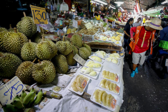 Durian-Früchte auf einem Bangkoker Fresh Market. Foto: epa/Diego Azubel