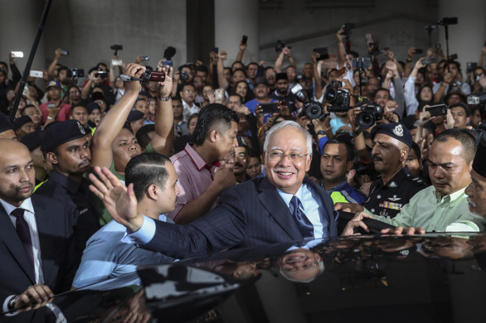 Malaysias ehemaliger Ministerpräsident Najib Razak(M.). Foto: epa/Fazry Ismail	