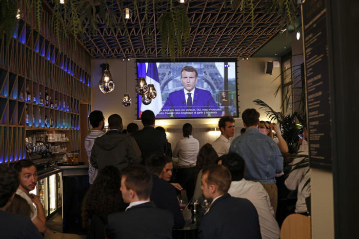 Rede des französischen Präsidenten Macron im Fernsehen zum Coronavirus. Foto: epa/Yoan Valat