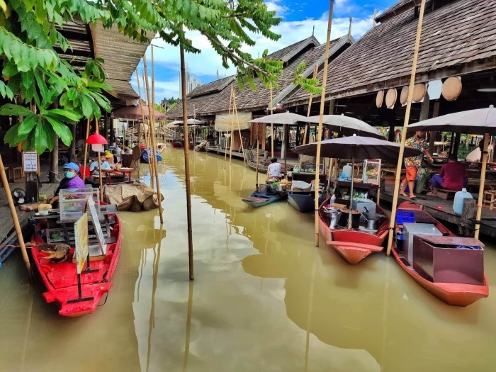 Pattayas Schwimmender Markt ist ein reizvolles Touristenziel. Doch viele in Thailand lebende Ausländer schreckt der diskriminierende Eintrittspreis für Ausländer ab. Foto: Pattaya Floating Market