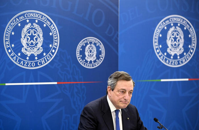 Der italienische Ministerpräsident Mario Draghi nimmt an einer Pressekonferenz teil. Foto: epa/Riccardo Antimiani