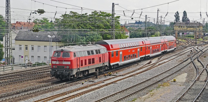 Elektrifizierte Bahnstrecke in die Schweiz kurz vor dem Start