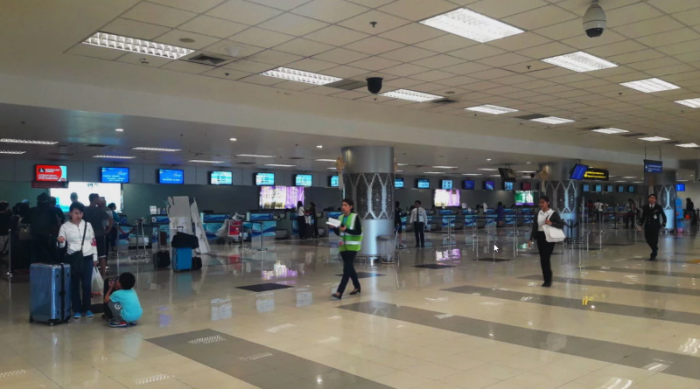 Vor einigen Monaten herrschte an den Check-in-Schaltern im Chiang Mai International Airport noch dichtes Gedränge. Seit dem Einsetzen der weltweiten Coronavirus-Epidemie ist die Zahl der Fluggäste auffallend übersichtlich. Foto: The Thaiger