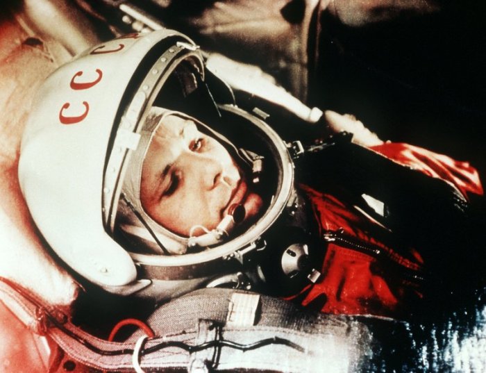 Der sowjetische Kosmonaut Juri Gagarin in seinem Raumanzug, kurz vor dem Start zum ersten bemannten Weltraumflug vom Weltraumbahnhof Baikonur aus. Foto: dpa/Lehtikuva