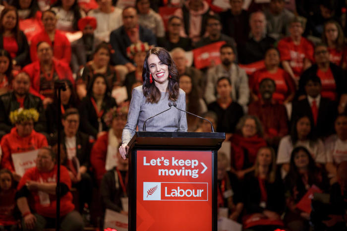 Die neuseeländische Premierministerin Jacinda Ardern spricht beim Wahlkampfauftakt der Labour Party in Auckland. Foto: epa/David Rowland