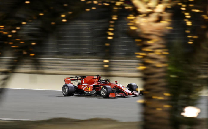 Sebastian Vettel, deutscher Formel-1-Pilot der Scuderia Ferrari, im Einsatz beim zweiten Training des Formel-1-Grand of Bahrain. Foto: epa/Kamran Jebreili