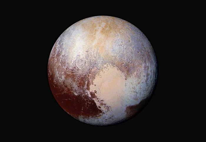 Ein Bild, bei dem die Farben nachbearbeitet wurden und das von der Nasa am 24 Juli 2015 zur Verfügung gestellt wurde, zeigt den Zwergplaneten Pluto. Foto: Nasa/Epa/dpa
