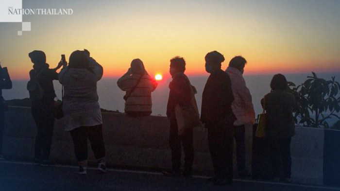 Den atemberaubende Sonnenaufgang wollten sich viele Besucher am Valentinstag nicht entgehen lassen. Foto: The Nation