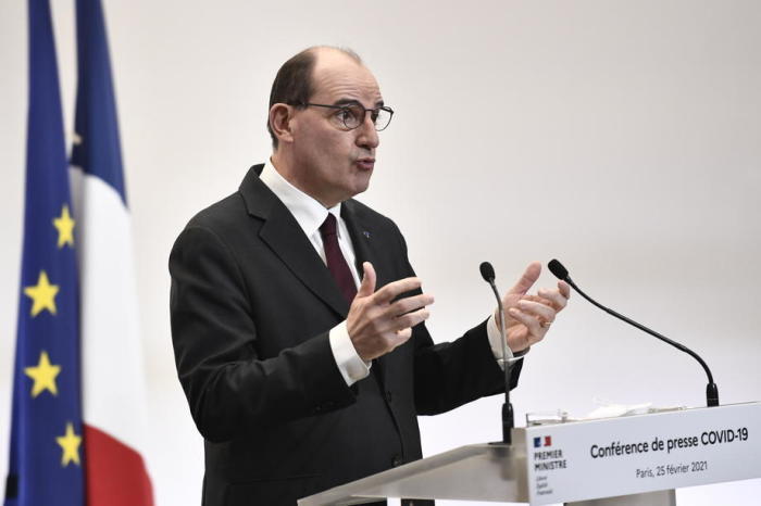 Der Französische Premierminister Jean Castex spricht während einer Pressekonferenz über die aktuelle Strategie der Regierung für die laufende Covid-19-Pandemie in Paris. Foto: epa/Stephane De Sakutin