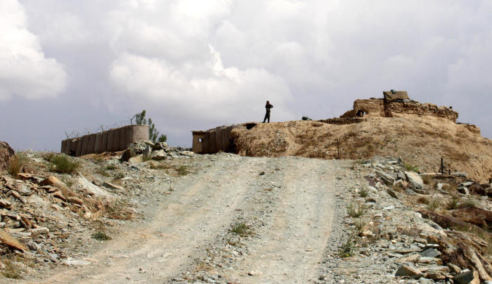 In Ghazni überrennen Taliban einen Militärstützpunkt und nehmen afghanische Truppen gefangen. Foto: epa/Sayed Mustafa