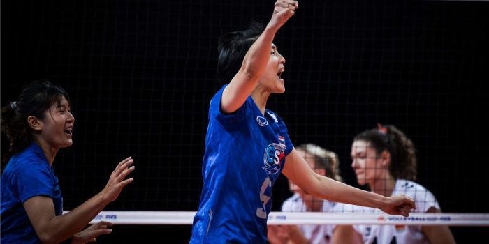 Thailands Volleyball-Frauen feiern ihren Sieg gegen Deutschland. Foto: Volleyball.or.th