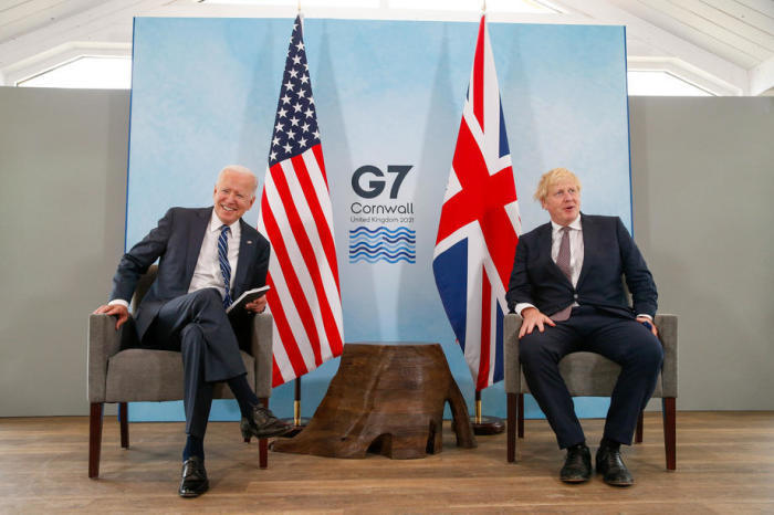 US-Außenminister Joe Biden, links, reagiert während seines bilateralen Treffens mit Boris Johnson, dem britischen Premierminister, in Carbis Bay. Foto: epa/Hollie Adams
