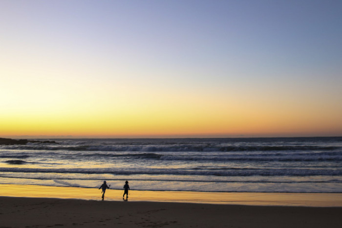 Sonnenuntergang an australischem Strand. Foto: epa/Paul Braven