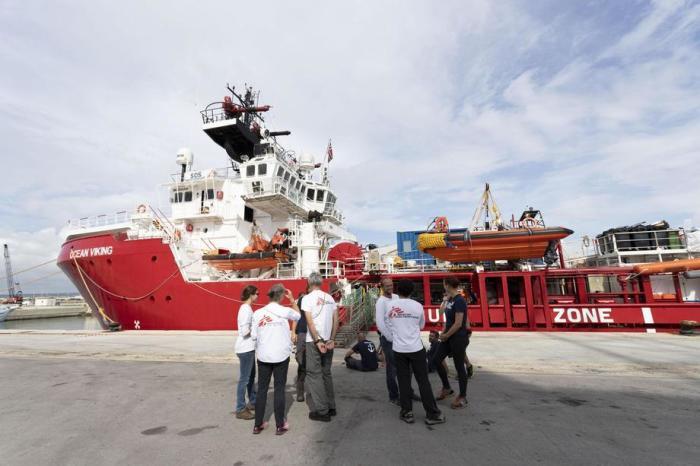 Das Rettungsschiff Ocean Viking kommt in Pozzallo an. Foto: epa/Francesco Ruta