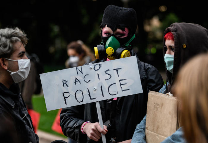Demonstranten versammeln sich während eines Black Lives Matter-Protestes nach der tödlichen Verhaftung von George Floyd in Minneapolis. Foto: epa/James Gourley