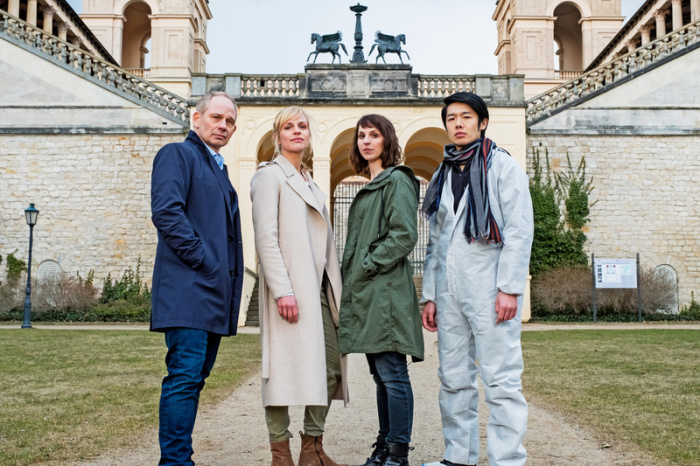 Die Schauspieler Michael Lott (Bernhard Henschel), Katrin Jaehne (Sophie Pohlmann), Caroline Erikson (Luna Kunath), Yung Ngo (Thomas Brandner) stehen bei einem Fototermin für die neue Krimi-Serie des ZDF 
