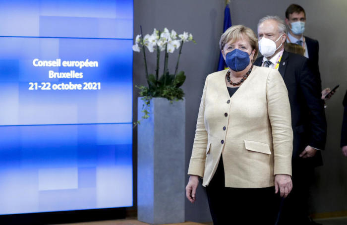 Bundeskanzlerin Angela Merkel (CDU) trifft zu einem EU-Gipfel im Gebäude des Europäischen Rates. Foto: epa/Olivier Hoslet