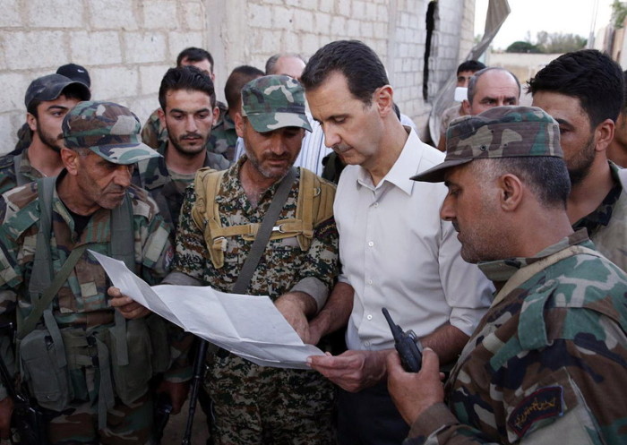 Syriens Präsident Baschar al-Assad (M.). Archivbild: epa/Sana
