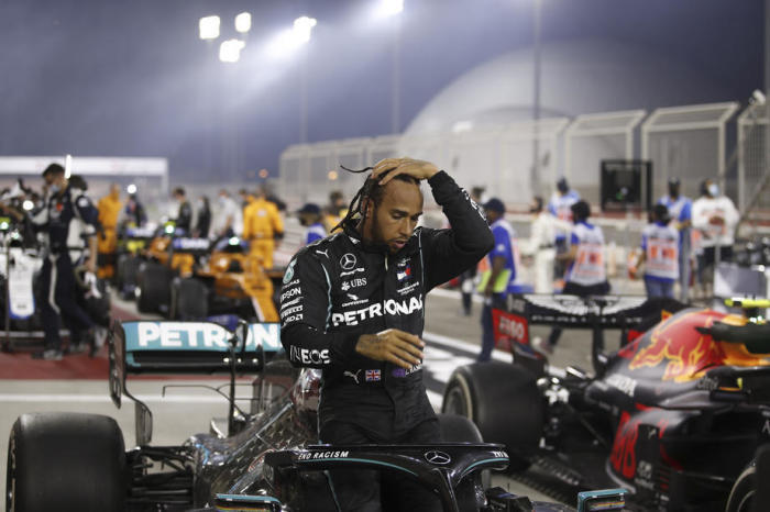 Der Sieger, der britische Formel-1-Pilot Lewis Hamilton von Mercedes-AMG Petronas, reagiert nach dem Formel-1-Grand-Prix 2020 von Bahrain auf dem Bahrain International Circuit in der Nähe von Manama. Foto: epa/Hamad I Mohamed