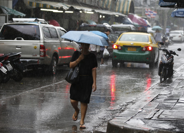 Die Regenzeit hat Bangkok erreicht. Foto: epa/Narong Sangnak