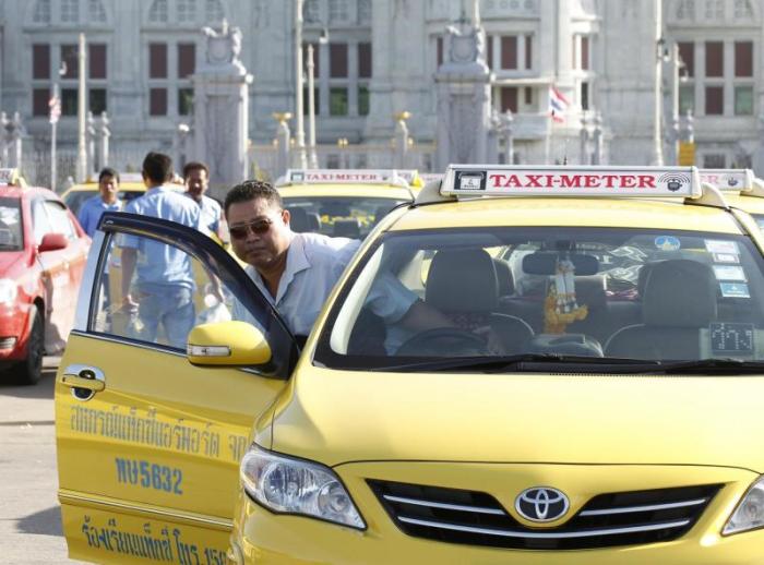 Taxifahrer lernen Englisch am Radio