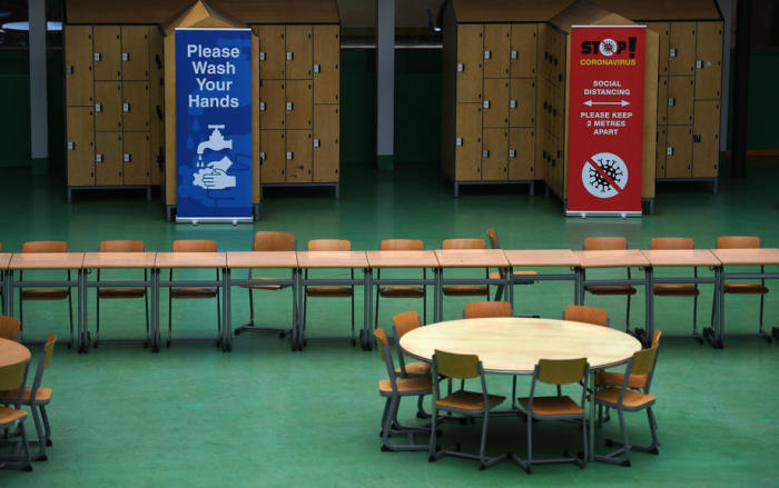 Ein leerer Klassenraum in einer Schule im Süden Londons, Großbritannien. Foto: epa/Andy Rain