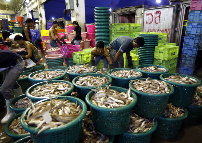 Da Thailand keine Erfolge in der Durchsetzung international anerkannter Arbeiterrechte vorweisen kann, wird der zollfreie Export ausgewählter Waren in die USA, darunter thailändische Meeresfrüchte, künftig ausgesetzt. Foto: epa/Rungroj Yongrit