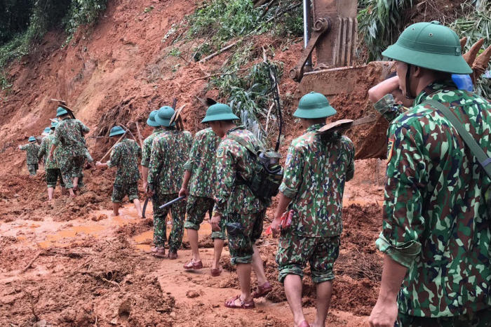 Erdrutsch lässt 22 Soldaten in der Provinz Quang Tri vermisst. Foto:epa/Str