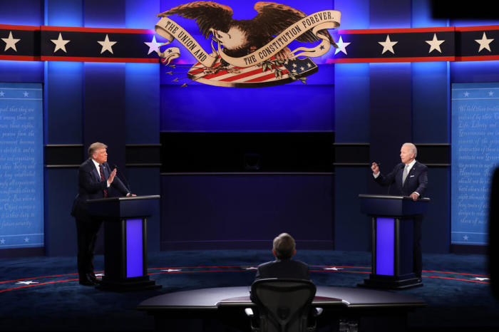 US Präsident Donald J. Trump (L) und der demokratische Präsidentschaftskandidat Joe Biden (R). Foto: epa/Jim Lo Scalzo