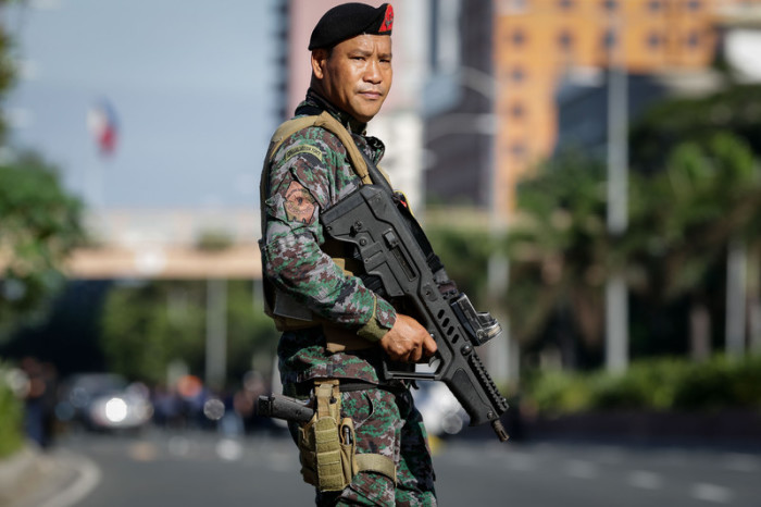  Über die Weihnachtsfeiertage wurden die Sicherheitsvorkehrungen auf den Philippinen verschärft. Foto: epa/Mark R. Cristino