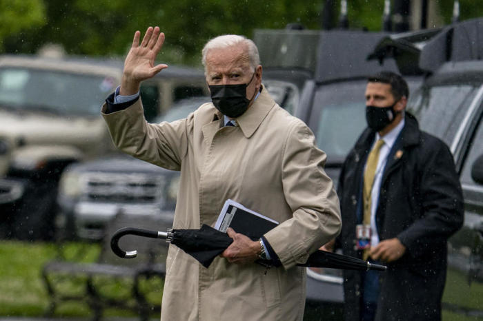 US-Präsident Joe Biden verlässt das Weiße Haus in Richtung Camp David. Foto: epa/Tasos Katopodis