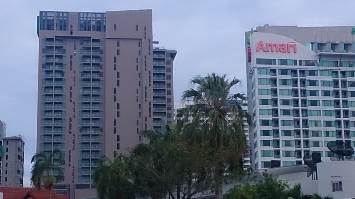 Blick auf die Tower der Hotels Holiday Inn (l.) und Amari (r.) in Nordpattaya. Foto: Jahner