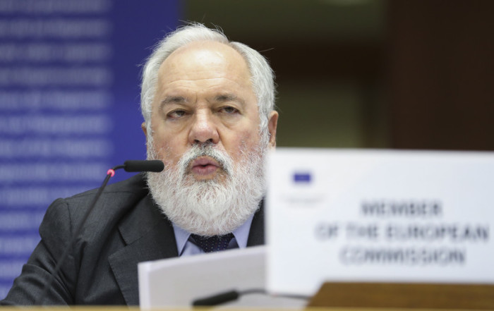 EU-Klimakommissar Miguel Arias Cañete. Foto: epa/Olivier Hoslet