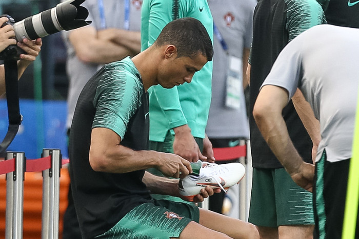 Fußballstar Cristiano Ronaldo beim Training in Sotschi, Russland. Foto: epa/Paulo Novais