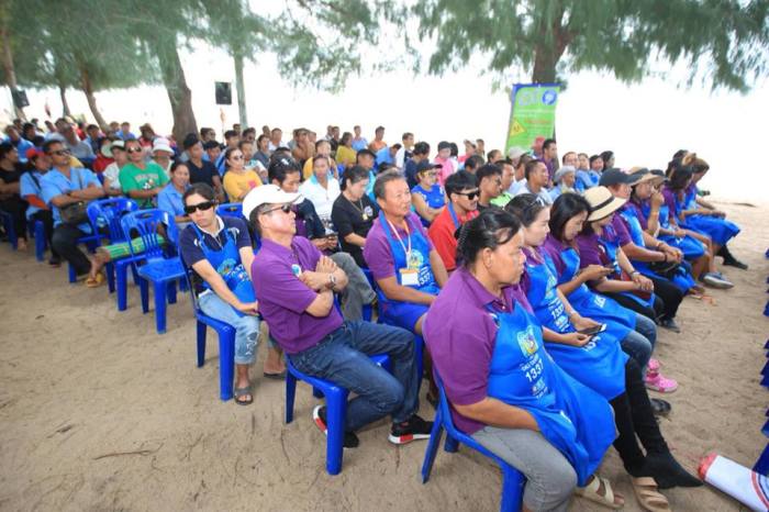Alles andere als glücklich sind die Strandbudenbetreiber über das Rauchverbot am Dongtan Beach. Sie befürchten große Umsatzeinbußen. Foto: PR Pattaya