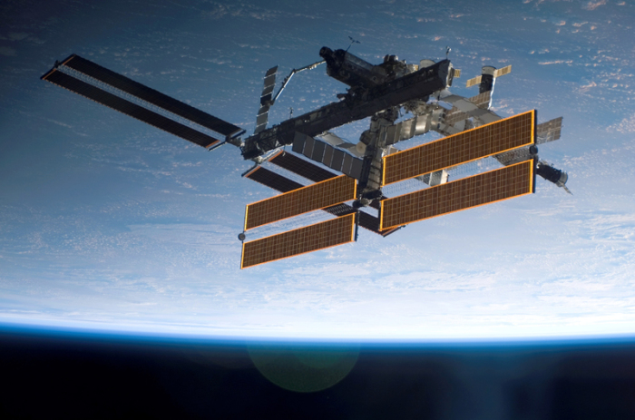 Die Internationale Raumstation (ISS) in der Erdumlaufbahn, aufgenommen kurz nach dem Abdocken der Raumfähre Atlantis vom orbitalen Außenposten. Foto: NASA/Dpa