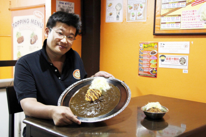 Wer es schafft, diese 10-Kilogramm-Curry-Portion in einer Stunde zu verschlingen, bekommt 40.000 Baht.