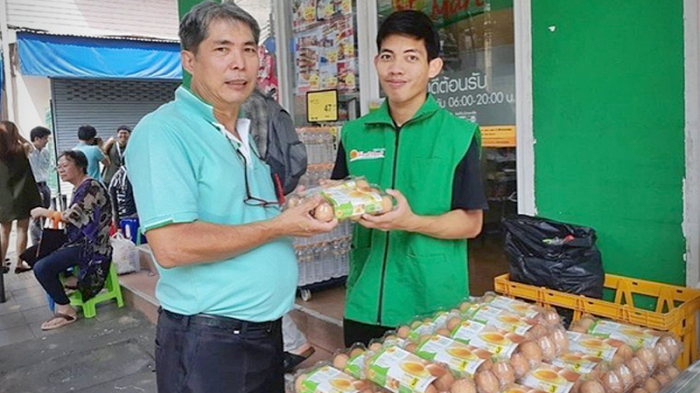 Recycelbarer Abfall kann in Bangkok in zwei Pilotfilialen von CP Fresh Mart einmal wöchentlich gegen 10 Hühnereier eingetauscht werden. Foto: The Nation