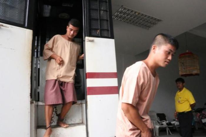 Die mutmaßlichen Täter aus Myanmar, Zaw Lin und Wai Phyo, sitzen seit Oktober 2014 im Provinzgefängnis von Hua Thanon in Untersuchungshaft. Eine Freilassung auf Kaution wurde mehrfach abgelehnt.