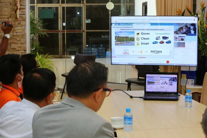 Das Bürgermeisterteam auf der jüngsten Sitzung zu dem Pilotprojekt. Bild: PR Pattaya